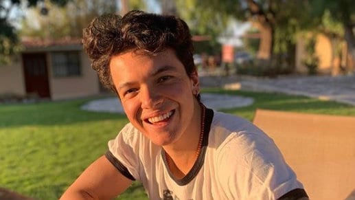 Ator Sebastian Athie do Disney Channel morre aos 24 anos