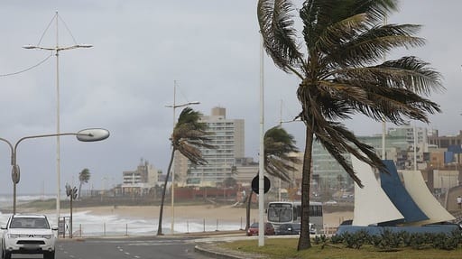 Bahia: em novo alerta, Marinha frisa mau tempo com ventos de até 60 km/h e ondas com mais de 3 metros