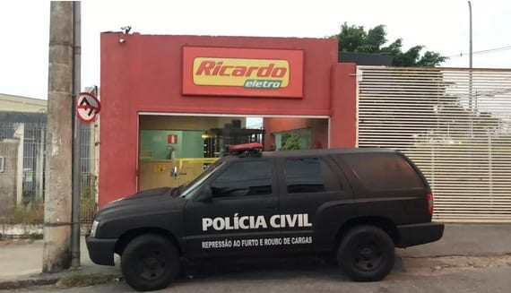 Empresário fundador da Ricardo Eletro é preso em operação policial