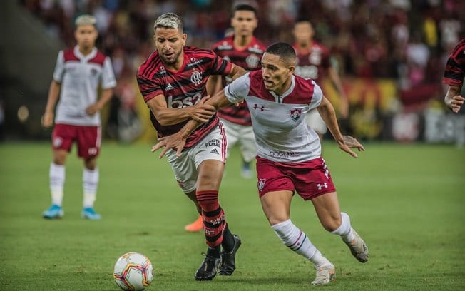 Fluminense e Flamengo duelam pelo primeiro jogo da final do Carioca
