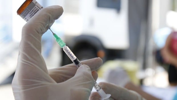 Coronavírus: cientista-chefe da OMS frisa que ‘no pior dos casos’ vacina com 50% de eficácia pode ser aprovada pela agência