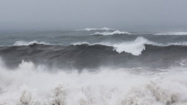 Marinha emite alerta de mau tempo com ventos fortes