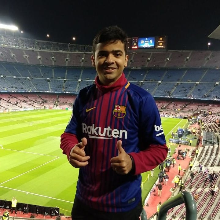 Kalebe Dionísio realiza sonho de assistir um jogo do Barcelona na Europa.