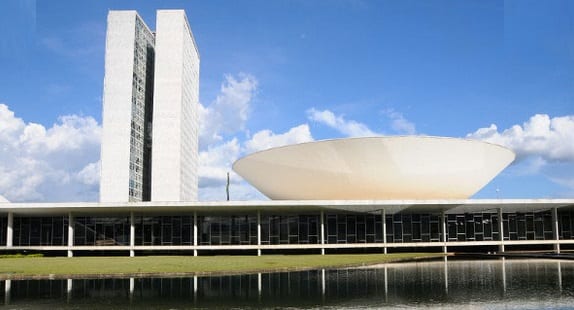 Câmara mantém veto de Bolsonaro a reajuste de servidores que estão na linha de frente no combate à pandemia