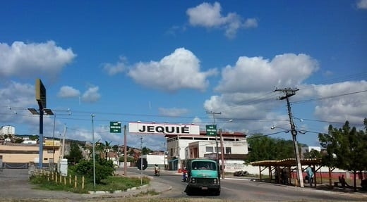 Concessionárias de veículos e determinados escritórios são autorizados a reabrir em Jequié