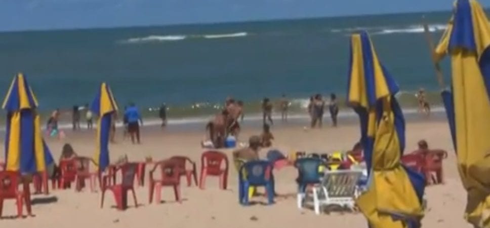 Camaçari: praia de Guarajuba registra aglomeração; acesso ao litoral segue proibido