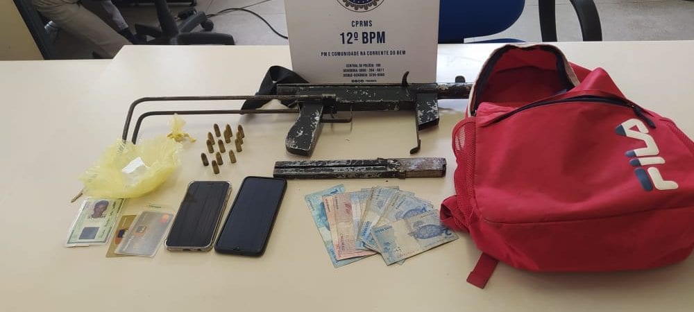 Polícia prende dois suspeitos por porte ilegal de arma em Camaçari