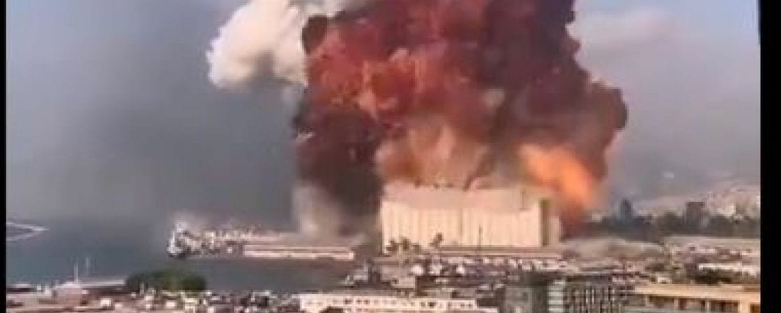 Líbano: grande explosão devasta área portuária de Beirute
