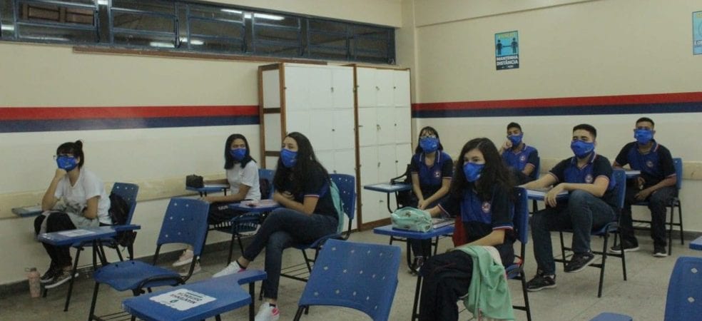 Mais de 100 mil alunos da rede pública voltam às aulas  em Manaus