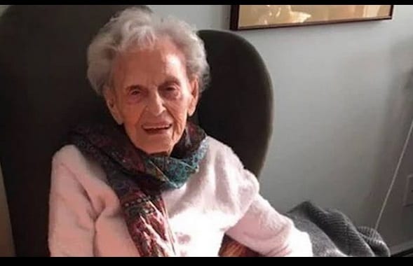 Idosa de 102 anos, que já venceu a gripe espanhola, comemora vitória contra a Covid-19