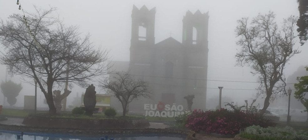 Onda de frio se aproxima do Brasil com chuvisco e nevoeiro em SC