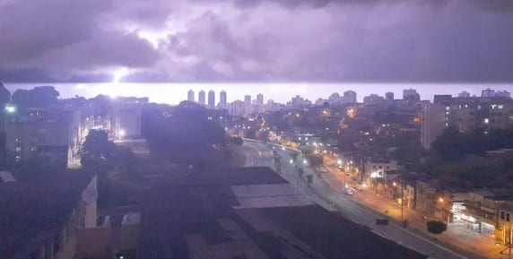Bahia: capital e região metropolitana têm previsão de chuva e ventos  até a terça (25)