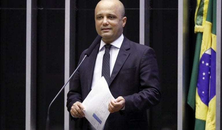 Vitor Hugo anuncia que deixará liderança do governo na Câmara na próxima semana