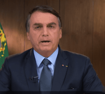 Bolsonaro responsabiliza imprensa pela crise da Covid-19 no Brasil