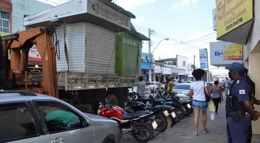 Feira de Santana: Prefeitura anuncia suspensão da retirada de barracas do centro da cidade