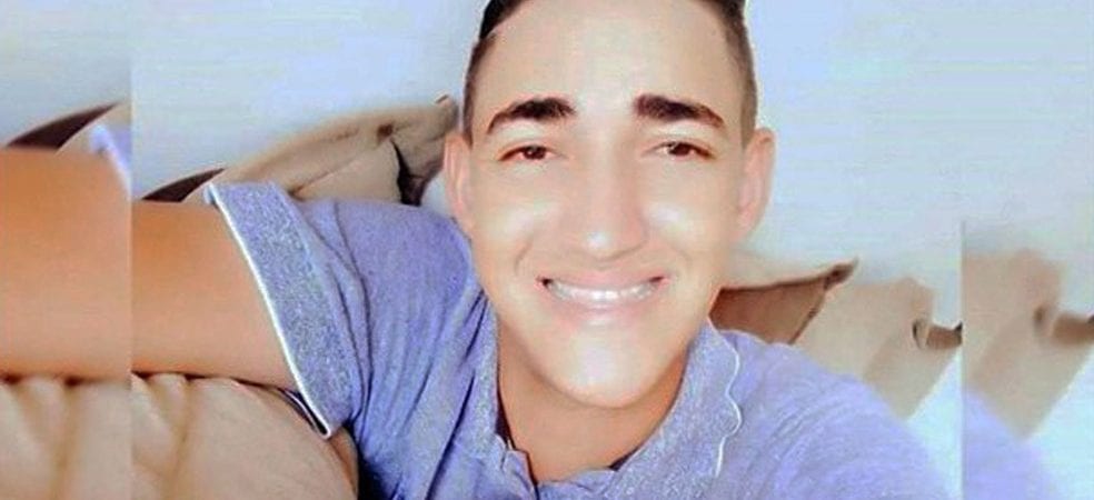 Corpo de jovem assassinado em caso de homofobia é liberado para sepultamento dois meses após crime