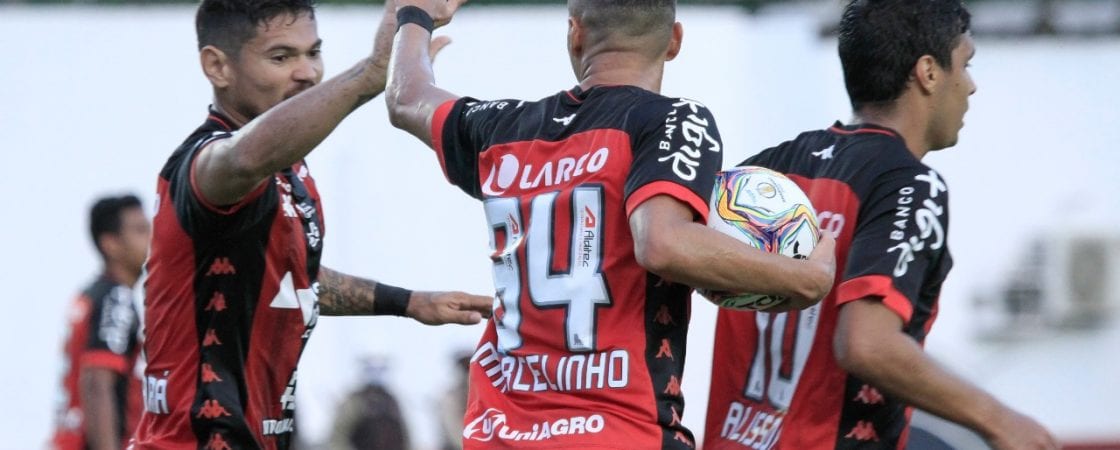 Colado no G-4, Vitória recebe o CSA no Barradão