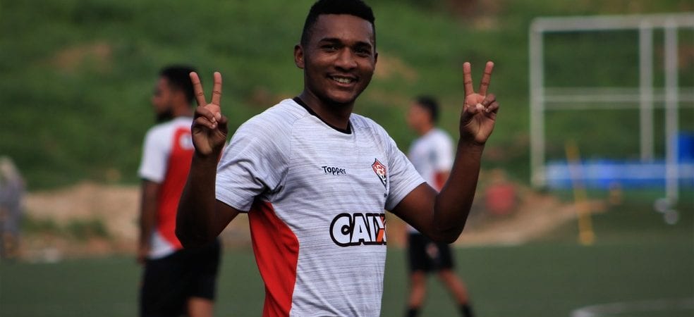 Eron tem contrato prorrogado com o Vitória