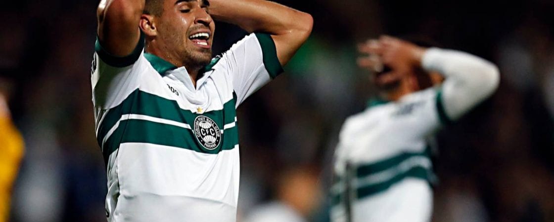 Torcida do Coritiba comemora saída de Thiago Lopes: “contração do Vitória, mas reforço é para o Coritiba”