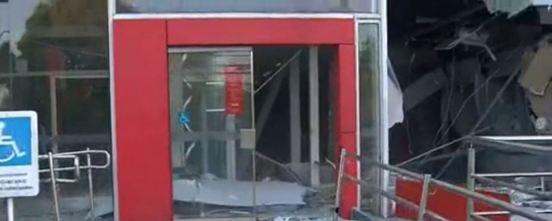 Grupo armado explode agência bancária no Cabula, em Salvador