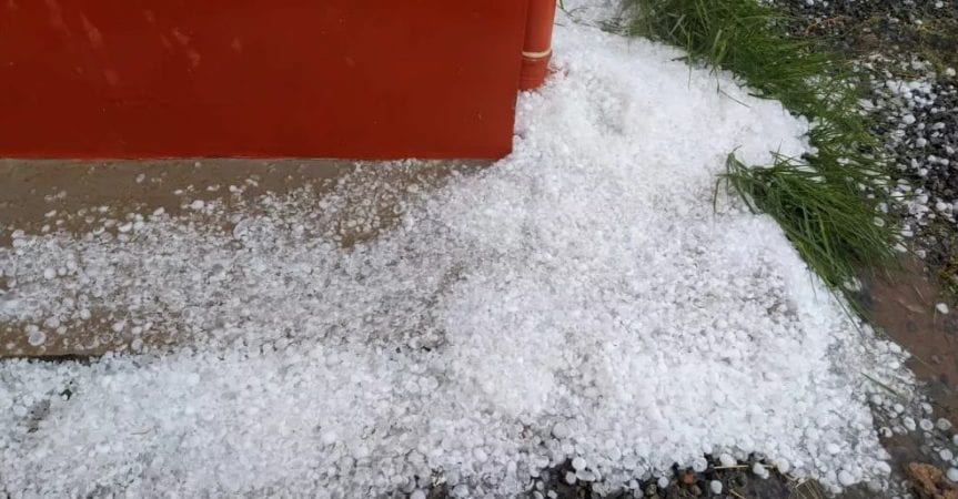 Luís Eduardo Magalhães: chuva de granizo de 20 minutos danificou telhados em cerca de 80 casas
