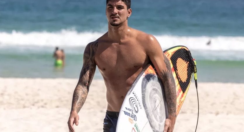 Gabriel Medina, surfista brasileiro mais bem pago no mundo, é contemplado com bolsa atleta de R$ 15 mil