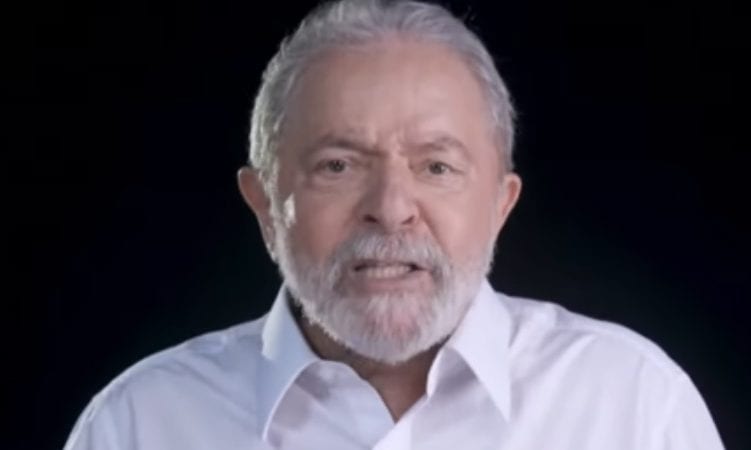 ‘Bolsonaro só pensa em vender arma e ele faz isso porque quer criar uma milícia’, diz Lula