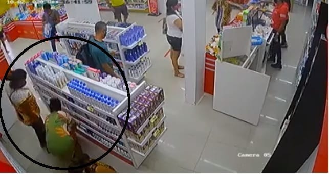 Mulheres são flagradas furtando produtos de farmácia em Lauro de Freitas