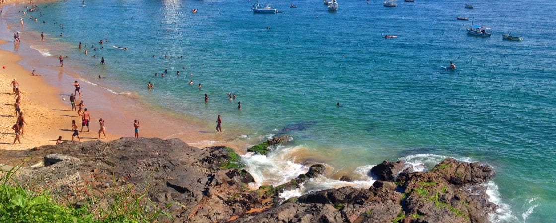 Salvador: comércio e atividades coletivas nas praias e áreas públicas são liberadas