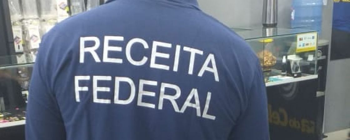 Receita Federal realiza operação para apreensão de celulares com importação irregular