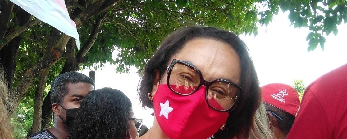 Ivoneide Caetano vota em colégio na Gleba A:”Vai prevalecer a democracia”