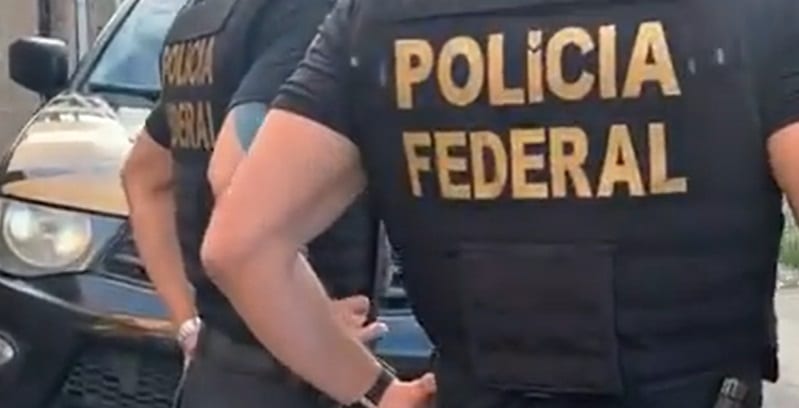 Polícia Federal cumpre mandados em operação de combate a fraudes no INSS em Camaçari e Dias d’Ávila