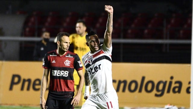 São Paulo volta a vencer Flamengo e vai à semifinal da Copa do Brasil