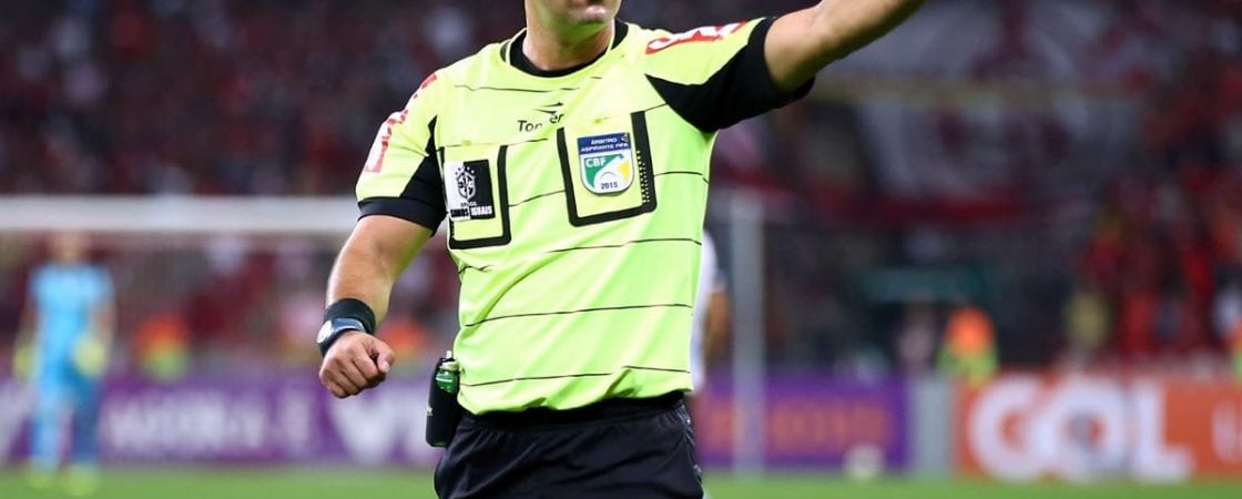 Vitória x Ponte Preta: duelo terá arbitragem de Rodrigo Raposo