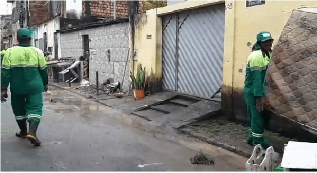 Camaçari: Prefeitura realiza mutirão de limpeza em ruas afetadas pela chuva