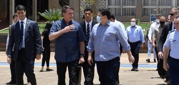 Vídeos: Bolsonaro e Alcolumbre visitam Amapá  e são recebidos com vaias