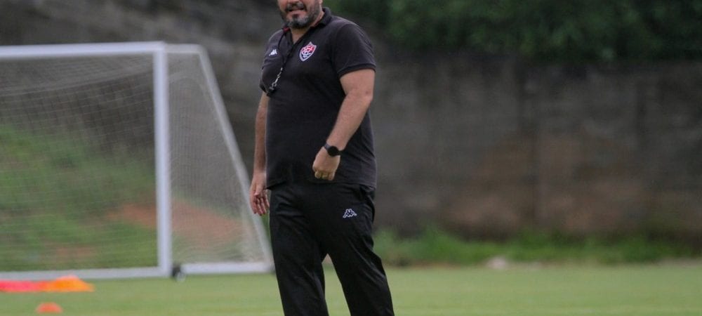 De olho no Sampaio, Barroca faz treino coletivo em campo reduzido