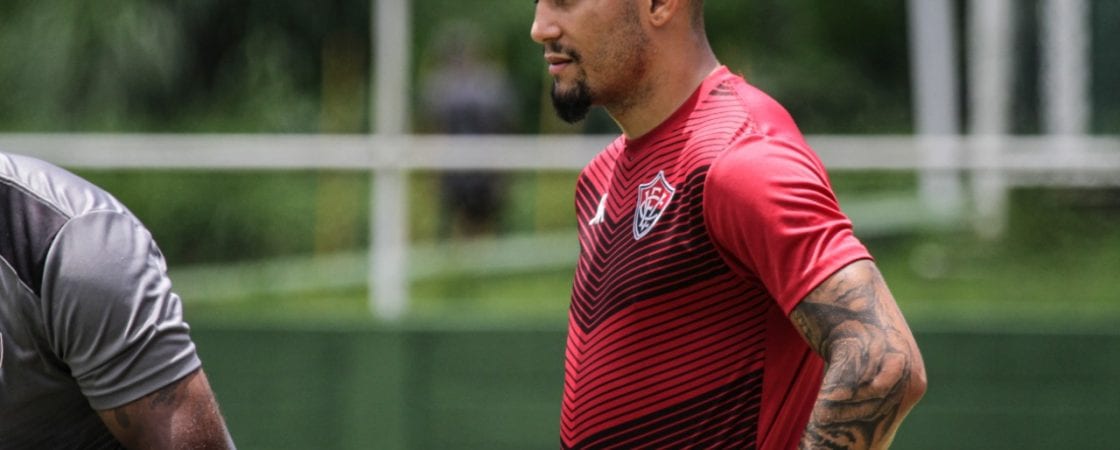 Lesionado, zagueiro desfalca o Vitória contra a Ponte Preta