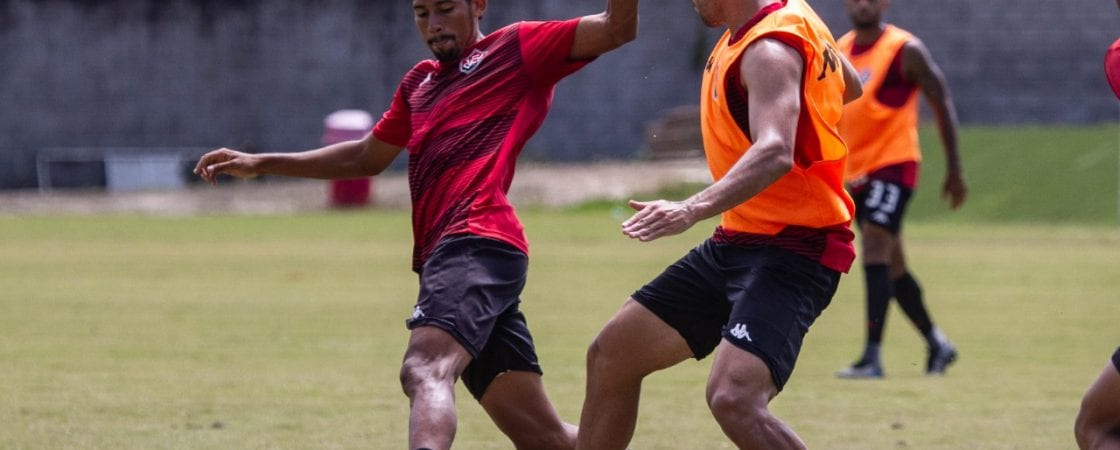 Sem Vico, Vitória realiza treino tático visando o Náutico