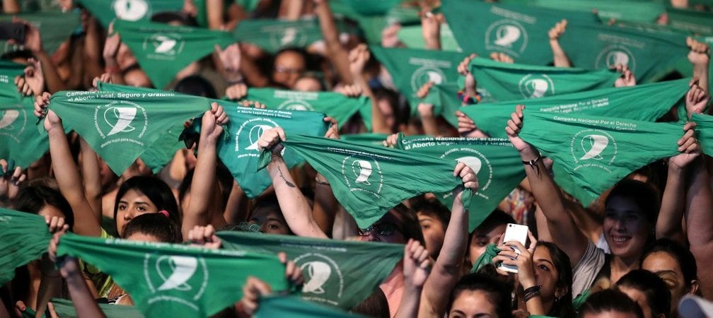 Câmara dos Deputados da Argentina aprova descriminalização do aborto