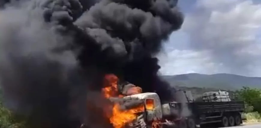 Bahia: carreta pega fogo e deixa pista interditada na BR-116