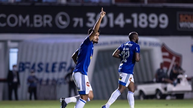 Na estreia de Mazola Júnior, Vitória perde para o Cruzeiro no Barradão