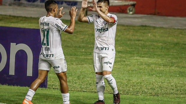 Palmeiras vence o Sport na Ilha do Retiro e segue brigando pelo G-4