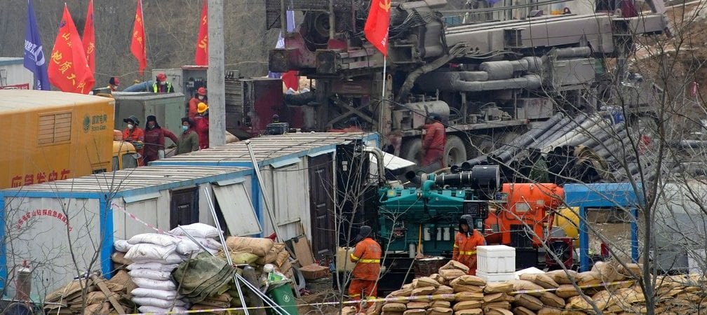 Após 14 dias soterrados, 11 mineiros são resgatados na China