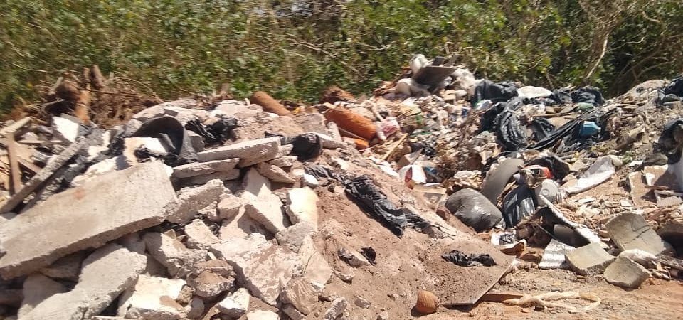 Camaçari: “Barra do Pojuca virou lixão de Guarajuba e Praia do Forte”, diz morador