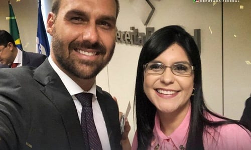 “Dayane Pimentel vai sair da política e voltar pra insignificância”, diz Eduardo Bolsonaro