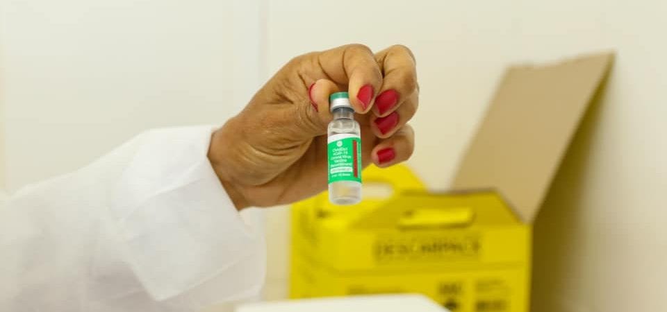 Entre as 10 cidades que mais receberam vacinas na BA, Lauro de Freitas foi a que mais vacinou