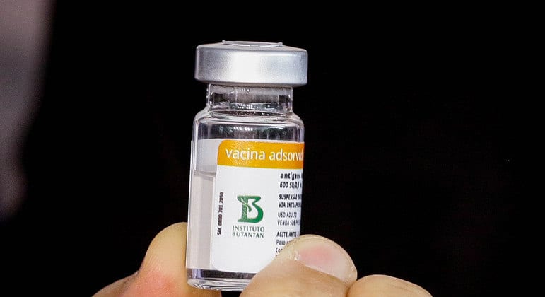 Coronavac: Butantan aguarda matéria-prima para produzir mais 8,6 milhões de doses  da vacina chinesa