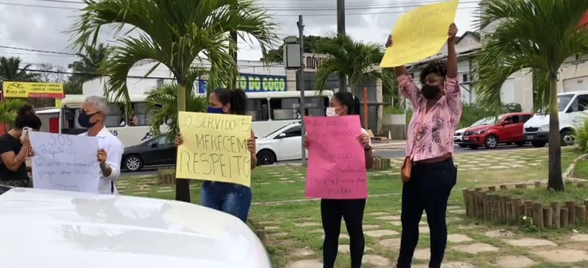 Lauro de Freitas: funcionários demitidos da prefeitura cobram pagamento de salário