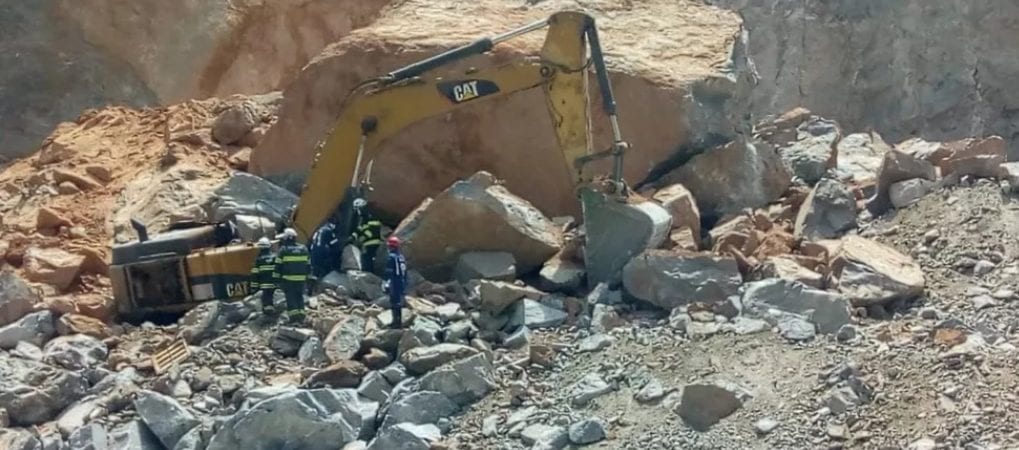 Lauro de Freitas: homem morre soterrado após desabamento em pedreira